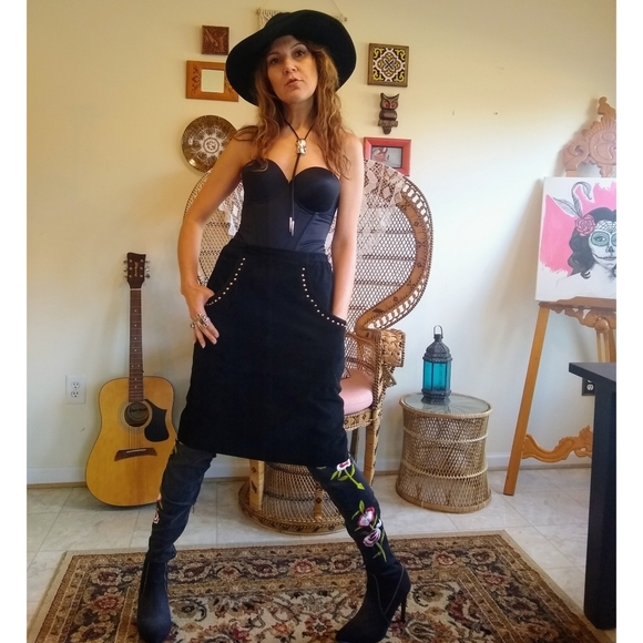 80s suede pencil skirt with gold studs and… - Picture 2 of 5